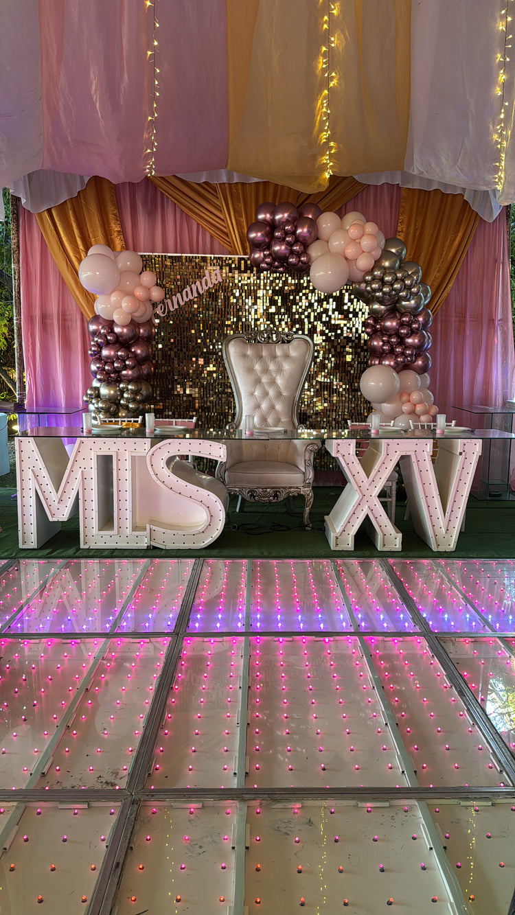 Mesa de honor y decoración para XV años
