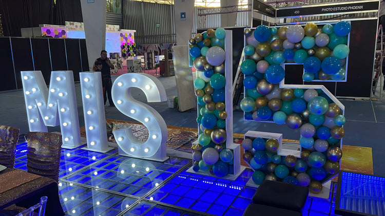 Letras iluminadas y globos para XV años